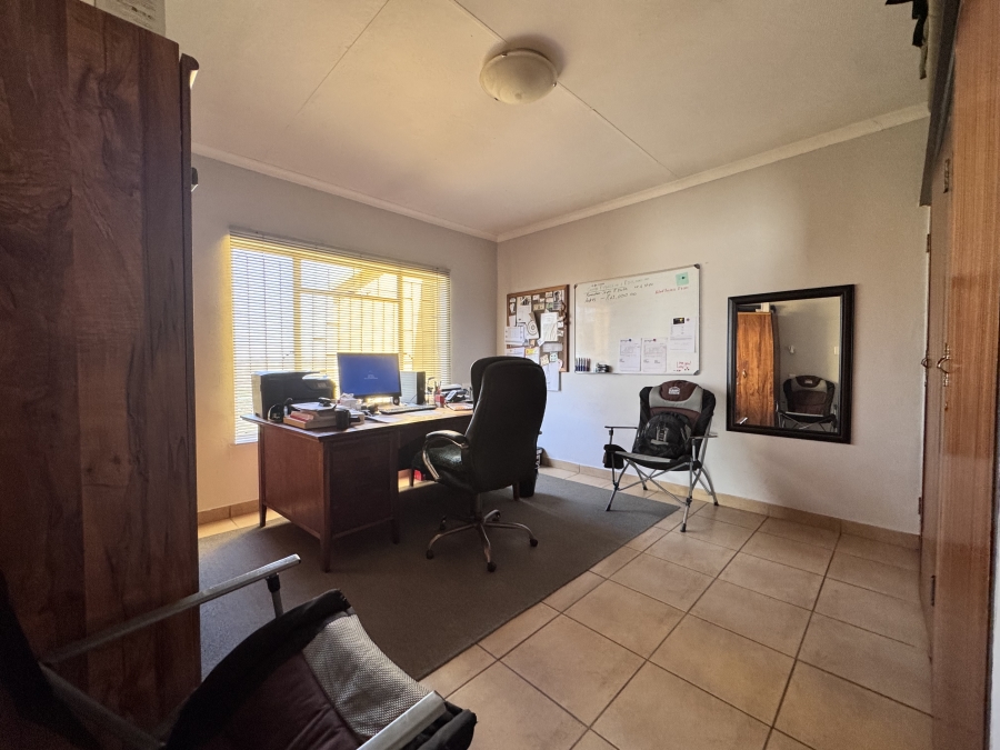 8 Bedroom Property for Sale in Meiringspark North West